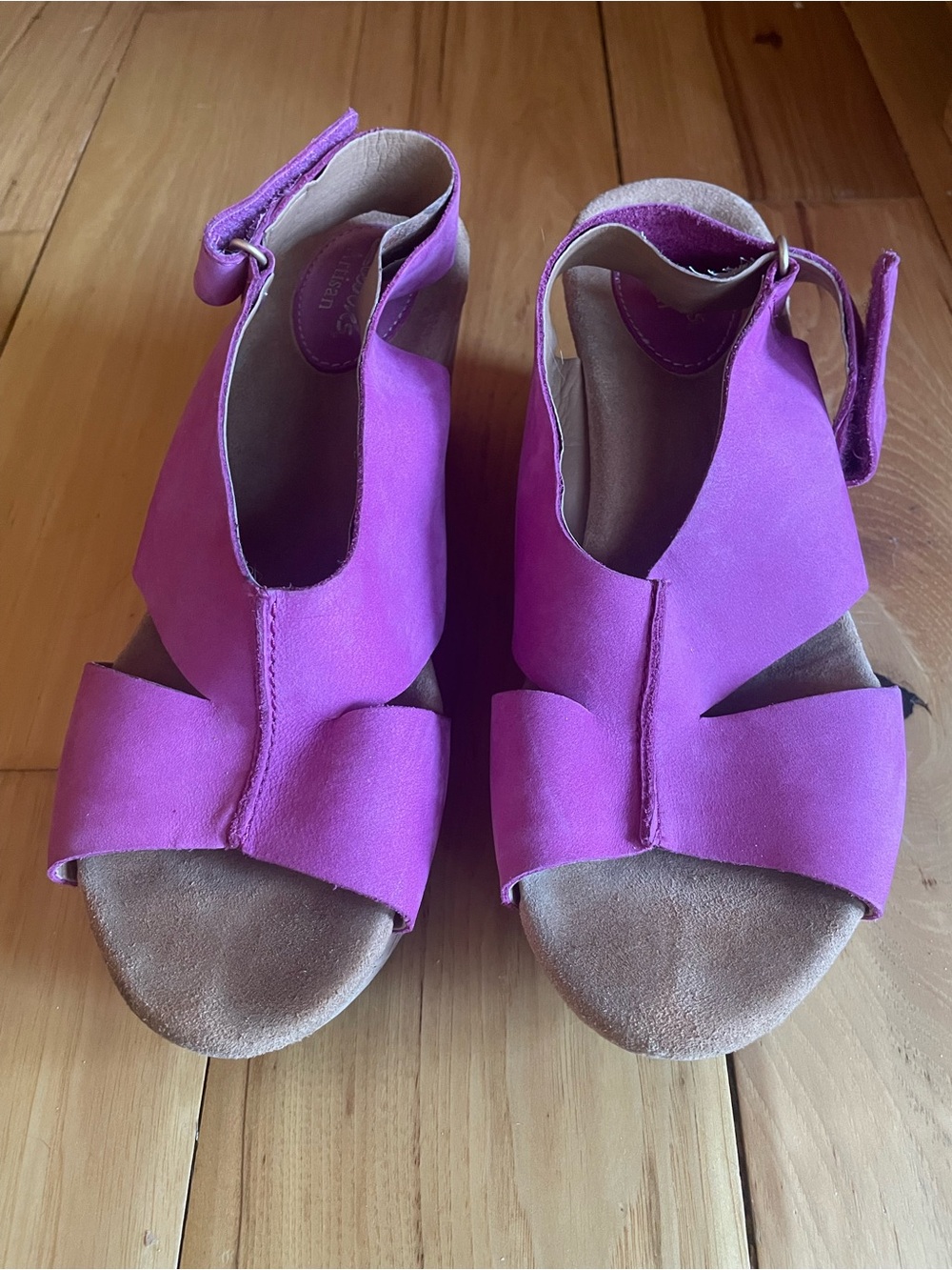 Clarks Women's Vibrant Magenta Open-Toe Ankle Strap Sandals